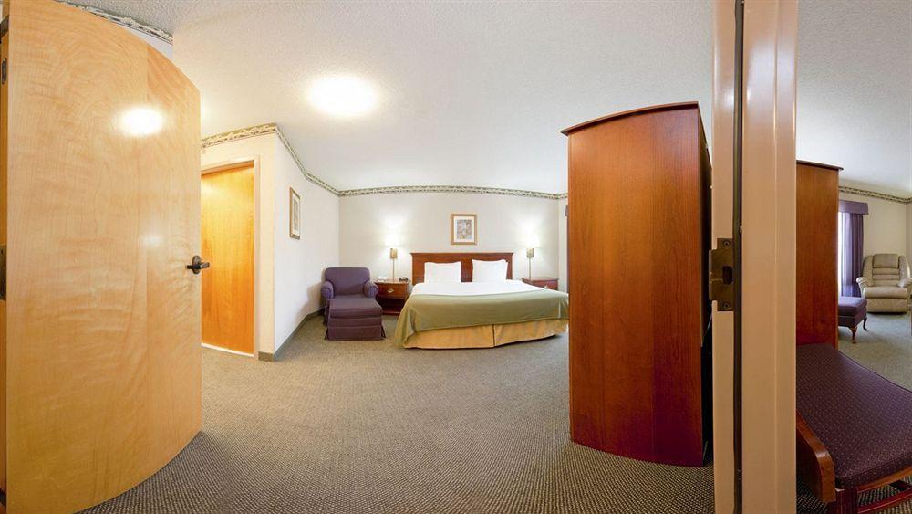 Round Hill Inn Orange Экстерьер фото